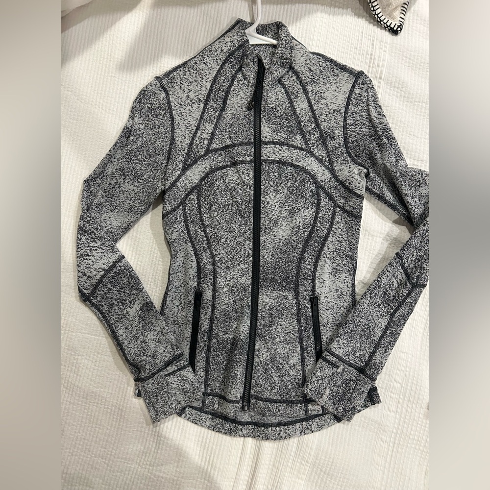 LULULEMON DEFINE Zip up fitted Jacket/top SIZE 4 LIKE NEW
